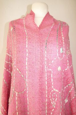 Wollschal 'boiled wool' bestickt rosa