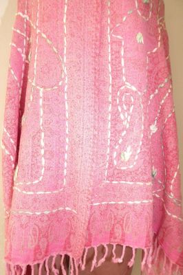 Wollschal 'boiled wool' bestickt rosa