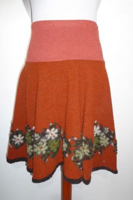 Rock aus gefilzter Wolle terra, terrafarbener Rock aus Walkloden