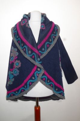 Ausdrucksvolle Outdoor-Jacke aus dunkelblauem Walkloden, Winterjacke aus Wollfilz