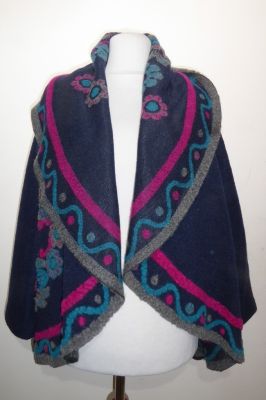 Ausdrucksvolle Outdoor-Jacke aus dunkelblauem Walkloden, Winterjacke aus Wollfilz