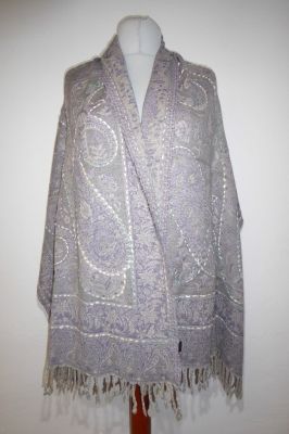 Wollschal 'boiled wool' bestickt grau-pastelllila
