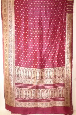 Benarsi Seidensari mit schwerem Brokat - weinrot