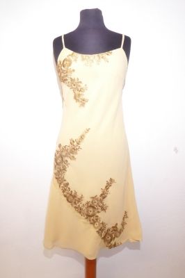 Kleid Gazelle hellbeige mit Brokatstickerei 2-teilig mit Schal