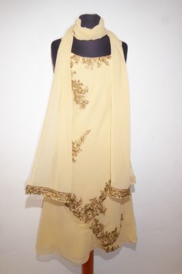 Kleid 'Gazelle' hellbeige mit Brokatstickerei 2-teilig mit Schal