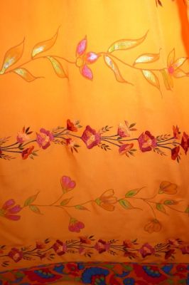 Sari aus reiner Kreppseide orange mit Blumenborte