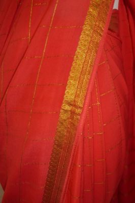 Sari Kreppseide hellrot mit Goldbrokat