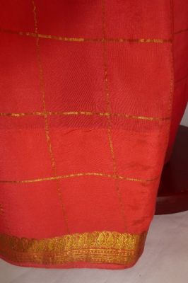 Sari Kreppseide hellrot mit Goldbrokat