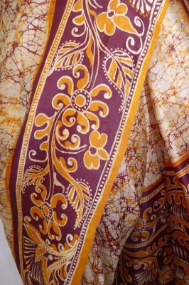 Seidensari Batik gelborange, braun, creme