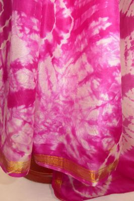 Seidensari Batik pink-weiß
