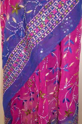 Dupatta Chiffon fuchsia-blau mit Pailletten und Spiegelchen