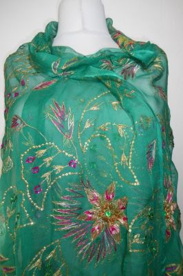 Dupatta Chiffon grün mit goldener Stickerei
