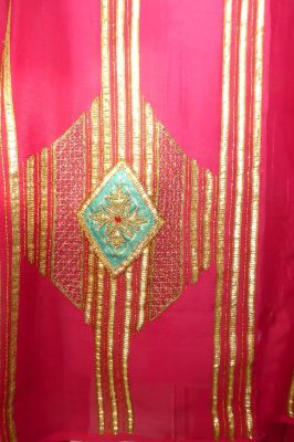 Dupatta Chiffon rubinrot mit goldenen Streifen