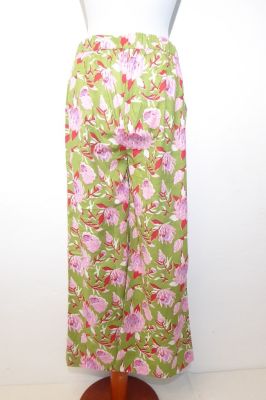 Hose aus reiner Baumwolle hellgrün floral, Sommerhose aus Baumwolle, hellgrüne Freizeithose mit Blumenmuster
