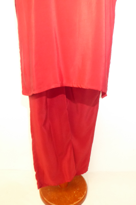 Salwar Kameez 2-teilig aus roter Kreppseide, Upcycling Seidenpunjabi in der Farbe rot