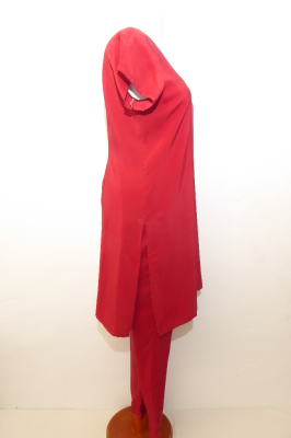 Salwar Kameez 2-teilig aus roter Kreppseide, Upcycling Seidenpunjabi in der Farbe rot