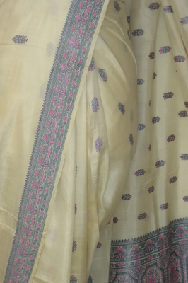 Seidensari creme mit gewebten Borten in grau und rosa - B-Ware