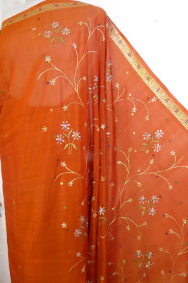 Brokatseidensari orange mit Goldborten