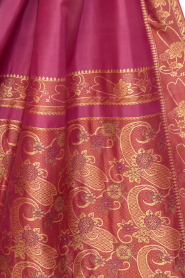 Seidensari magenta mit Borten in beige-braun