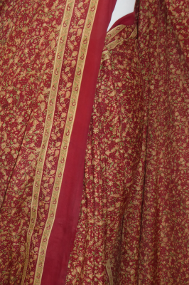 Georgetteseidensari 'Vintage' weinrot mit Blumenprint