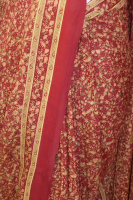 Georgetteseidensari 'Vintage' weinrot mit Blumenprint