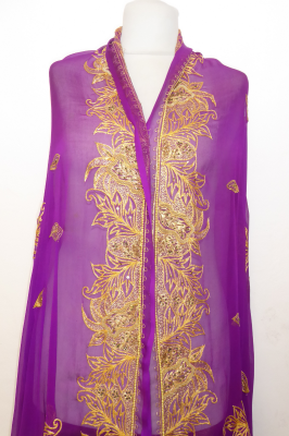 Dupatta Seidenchiffon lila mit goldfarbener Stickerei