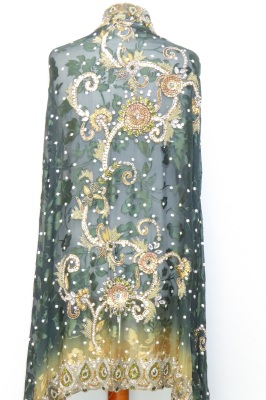 Opulente Dupatta olivgrün-beige mit schwerer Perlenstickerei