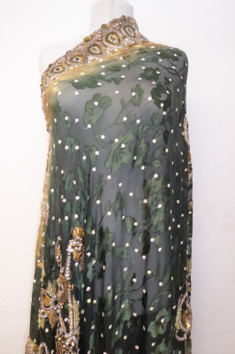 Opulente Dupatta olivgrün-beige mit schwerer Perlenstickerei