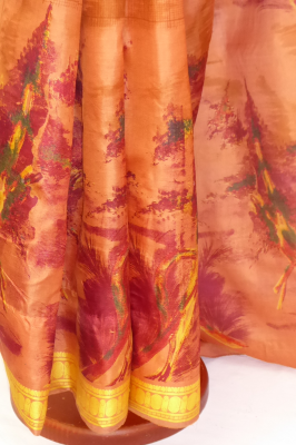 Seidensari hellbraun-orangebraun mit Goldborte