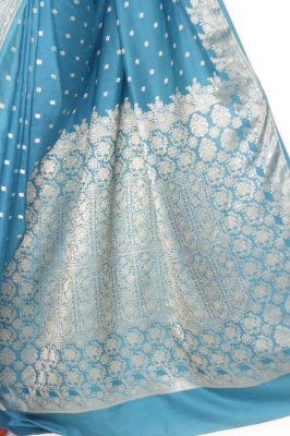 Seidensari enzianblau mit silber