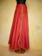 Tellerrock aus rotem Chiffon mit goldfarbenen Borten