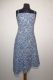 Feminines Sommerkleid aus Baumwolle mit blauen Blumen