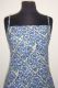 Feminines Sommerkleid aus Baumwolle mit blauen Blumen