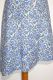Feminines Sommerkleid aus Baumwolle mit blauen Blumen