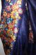 Seidensari dunkelblau mit Blumen und Paisleys