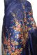 Seidensari dunkelblau mit Blumen und Paisleys
