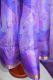 Seidensari violett mit Goldborte