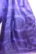 Seidensari violett mit Paisleys und Kreismustern