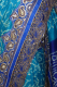 Seidensari blau-royalblau mit Brokat- und Paillettenstickerei