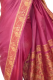 Seidensari magenta mit Borten in beige-braun