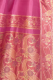 Seidensari magenta mit Borten in beige-braun