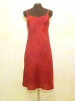 Kleid Gazelle aus rot gefärbter Crepeseide