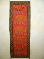 Indischer Wandbehang mit Elefanten-Motiv rot mit schwarzem Rand