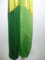 Pumphose in zwei Grüntönen mit zwei Blusen und Gürtel