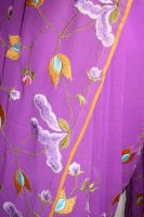 Georgettesari  mit Blumenstickerei violett