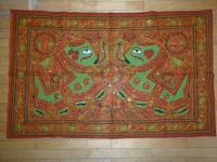 Wandbehang Baumwolle bestickt ocker mit grünen Elefanten