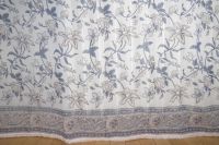 Gardinenschal Jaipur aus feiner Baumwolle mit Blumenprint - weiß-blau