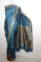 Indischer Sari aus hochwertigem blaugrauem Seidenbrokat