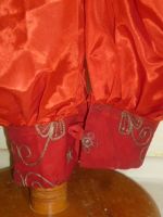 Pumphose mit Sattel und Bündchen rot