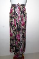 Bali Sarong schwarz mit rosa Blumen, Lungi gemustert